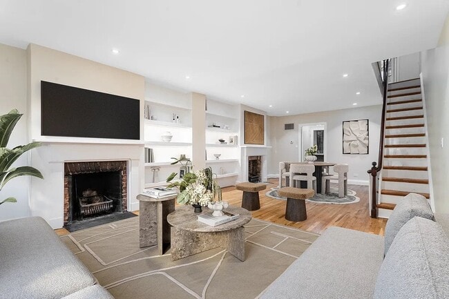 Photo - 290 W 12th St Unidad 1C