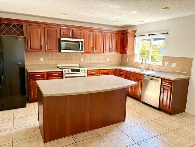 Photo - 10812 Tilston Point