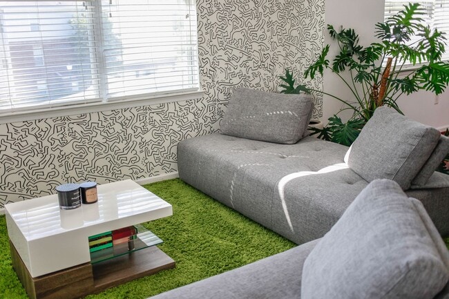 Photo - Riverside  Condo-RARE-Ready Jan 26