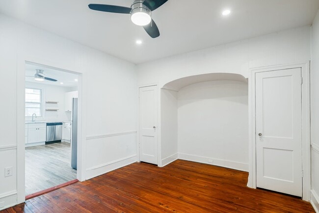 Photo - 6018 Irving St