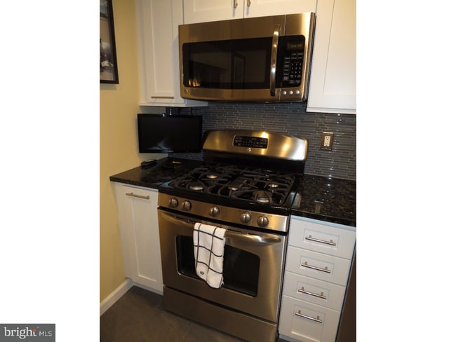 Photo - 208 Red Haven Dr