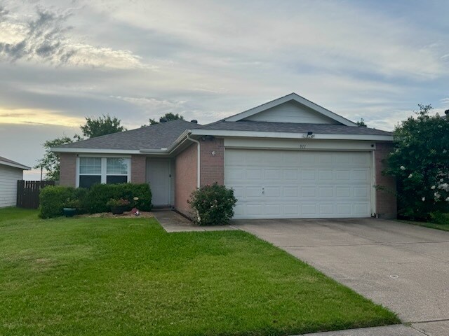 Photo - 911 Live Oak Dr House