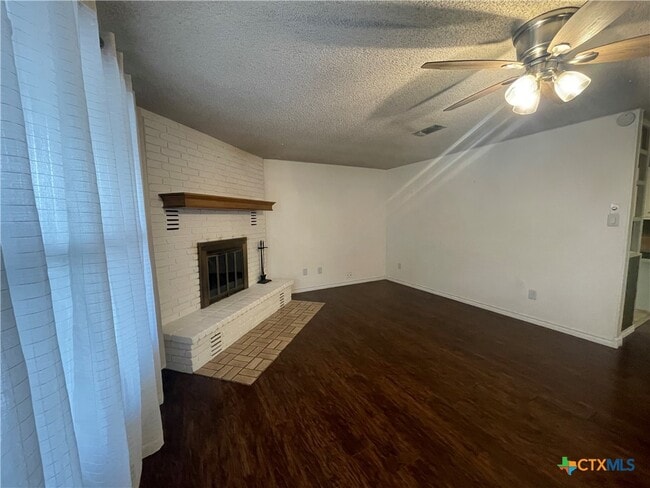 Building Photo - 1346 Carnation Ln