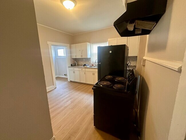 Photo - 323 N Gladstone Ave