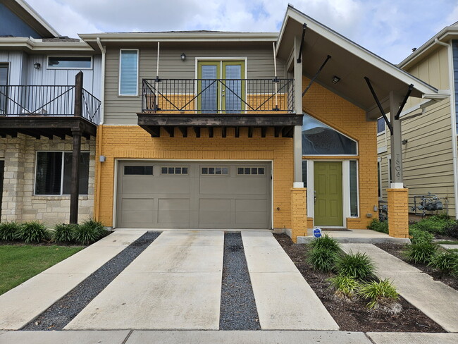 Building Photo - Experience Modern Living: Spacious 3-Bed, 3-Bath Townhome with Two Primary Bedrooms