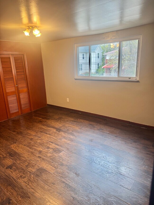 Photo - 350 Wylie Ave