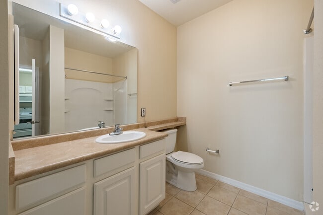 2BR, 1BA – 912SF - Bathroom