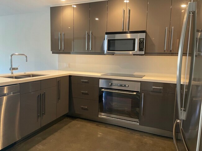 Kitchen - 11645 Montana Ave Unit 103