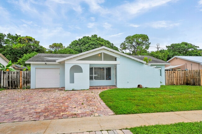 Building Photo - 22672 SW 54th Ave Rental