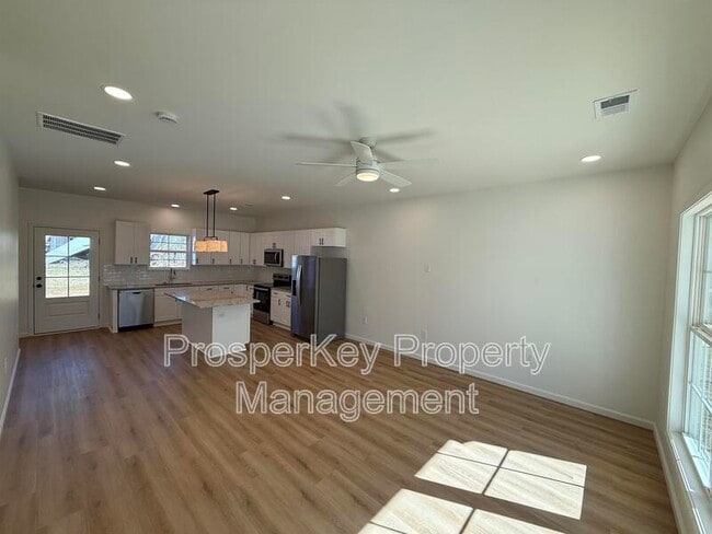 Photo - 405 E Chappell St