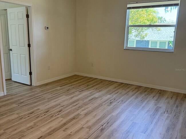 Photo - 623 Beckett Way