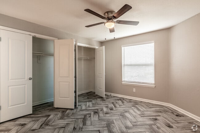 2hab, 2Ba - 1050 pies cuadrados - Dormitorio principal