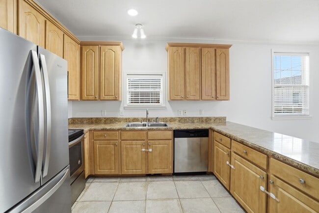 Kitchen and appliances - 1722 Harmony St Unit 1722