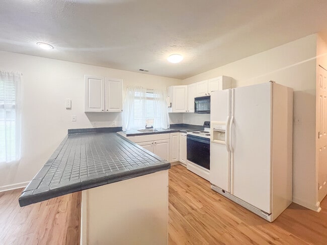 Photo - 34 Fox Hill Dr