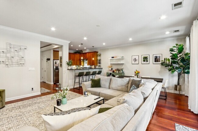 Photo - 1411 W Chicago Ave Unit 1411 W Chicago Ave