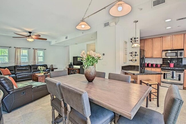 Photo - 708 SE 15th St