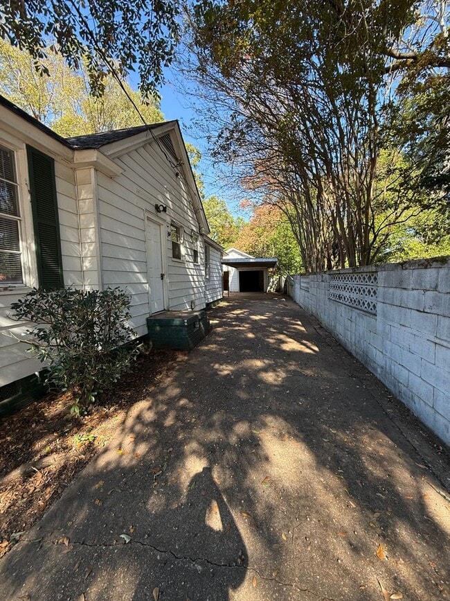 Photo - ** 3 bed 2 bath located in Capital Heights...