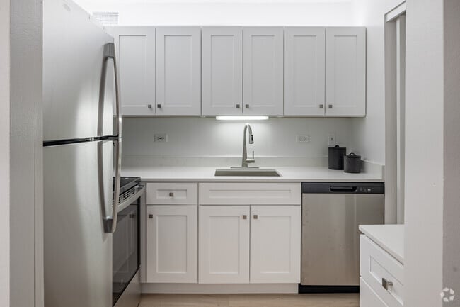 1 habitación, 1 baño - 792 pies cuadrados - Cocina - Columbus Plaza