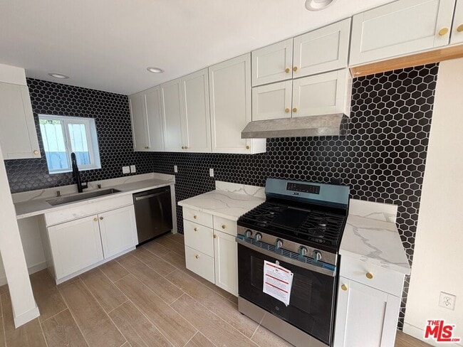 Photo - 2533 Mary St