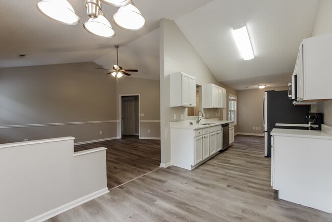 Photo - 2133 Millstone Ln