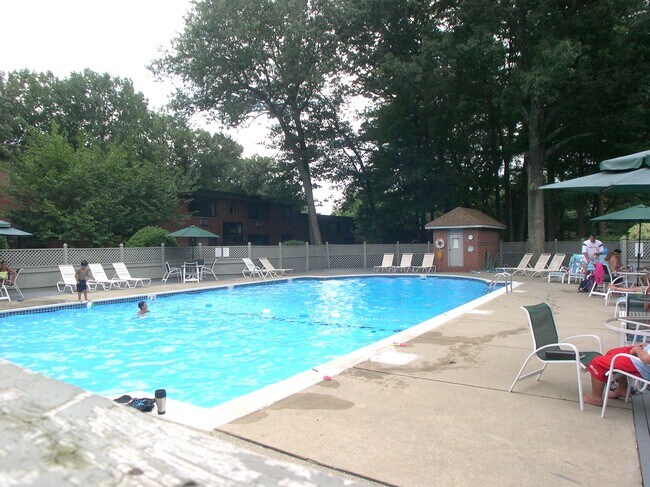 Photo - 1323 Worcester Rd Unit Oak Terrace