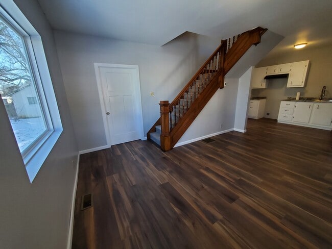 Entry Area - 816 W Gambier St