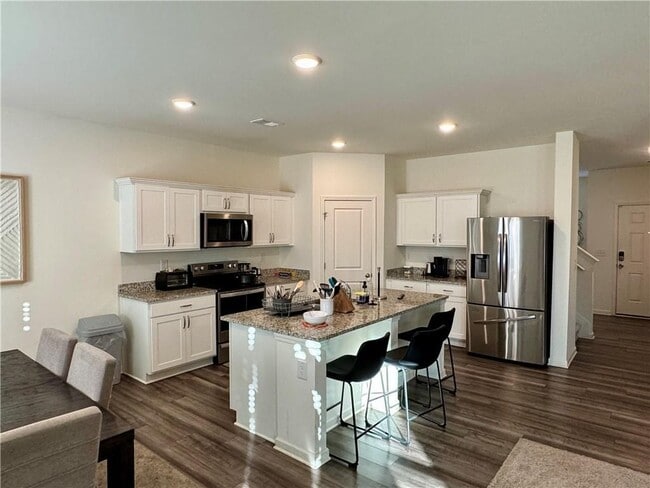 Photo - 154 Andria Wy NW