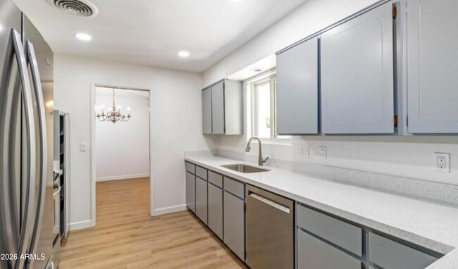 Photo - 1303 W Devonshire St