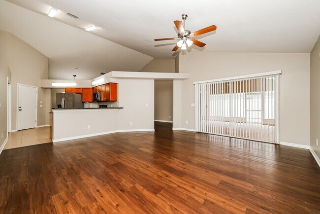 2212 Kenwick Dr
