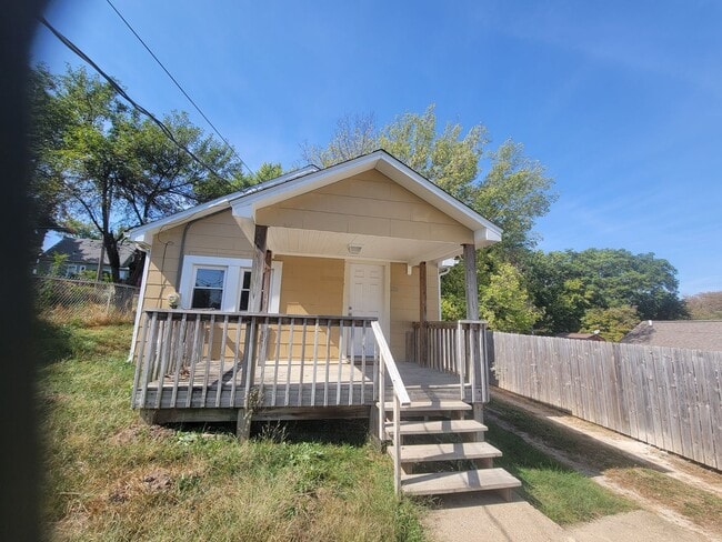 Building Photo - 224 Grandview Ave Unit 224 Grandview Ave- Front