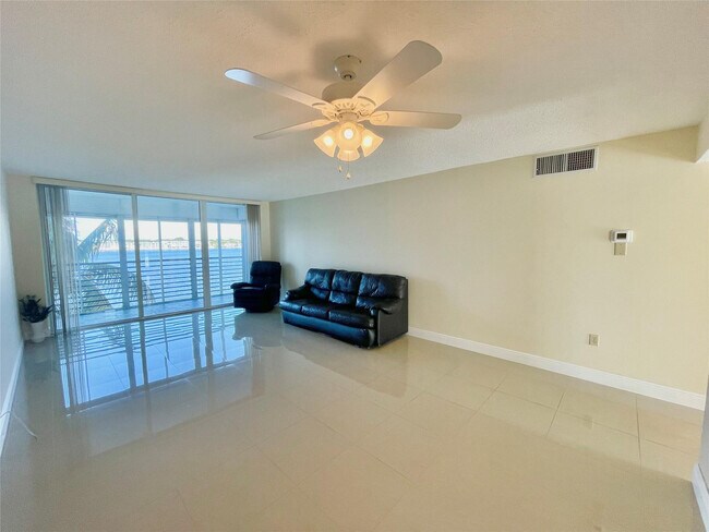 Photo - 1175 NE Miami Gardens Dr Unit 405