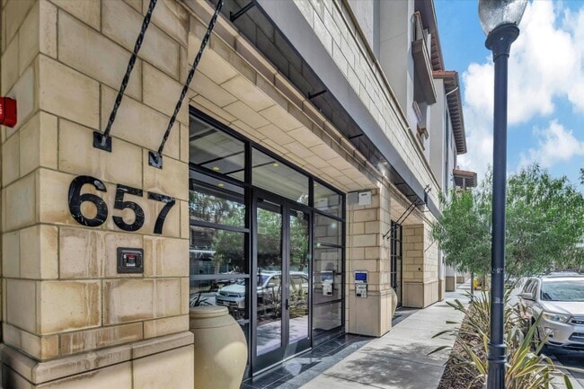 Photo - 657 Walnut St