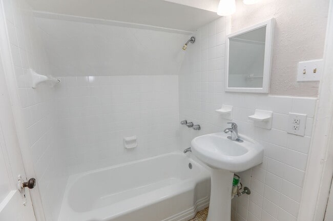 Photo - 209 Pennington Blvd