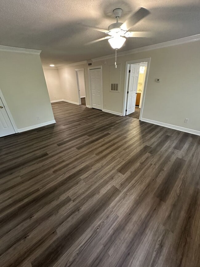 Building Photo - 2 Bedroom 2 Bathroom Condo!