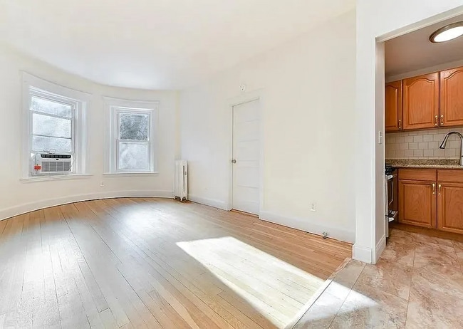 Photo - 36 Winchester St Unit APT 2