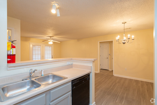 2BR, 2BA -1100 SF - Chase Park Apartments