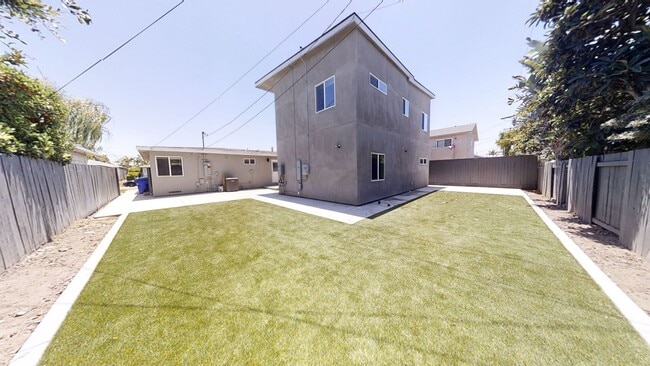 Photo - 4BD/2BA w Large Deck!