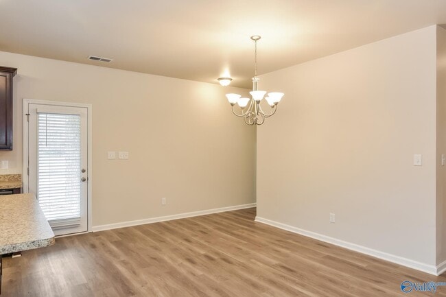 Photo - 124 Clydesdale Ln