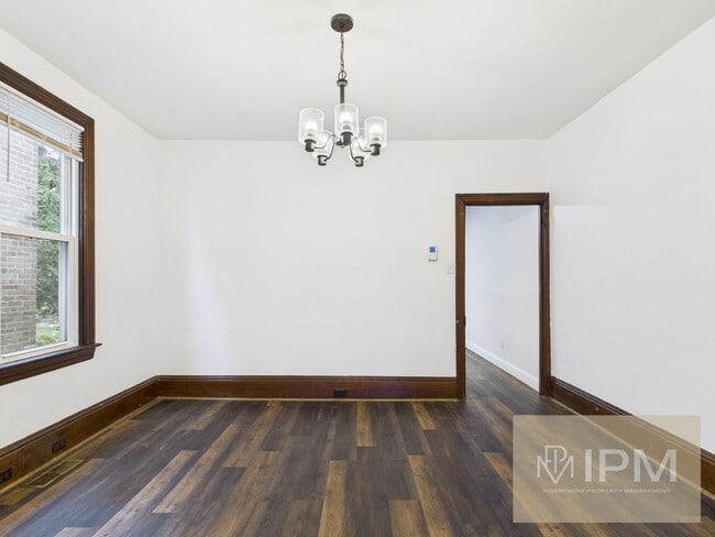 Building Photo - 1/2 OFF 1st Months Rent! Available Now! D...