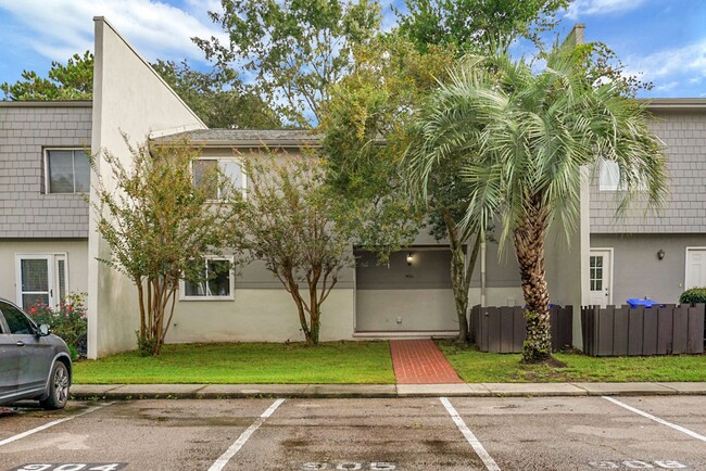 Photo - Spacious, Newly Renovated Villa Overlookin...