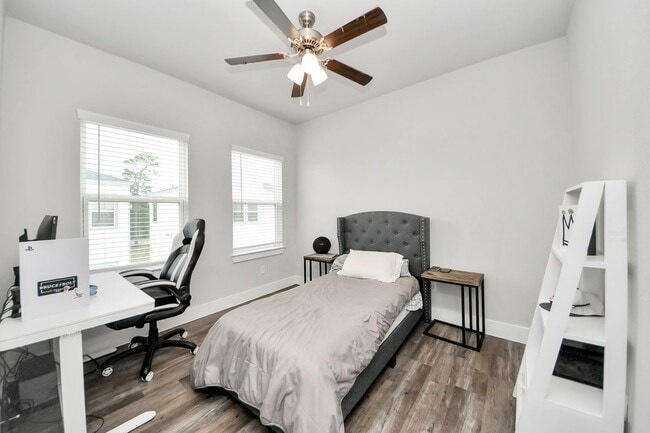 Photo - 1743 Cove Cres Ct