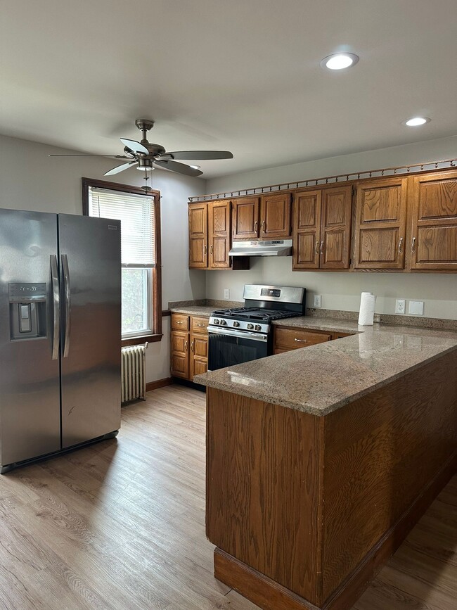 Building Photo - 8 Clarence St Unit 8 Clarence St apt. 1