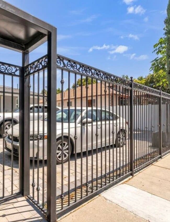 Photo - 14123 Califa St