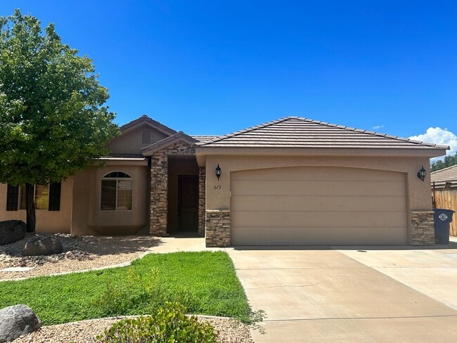 Building Photo - La Verkin Charm!