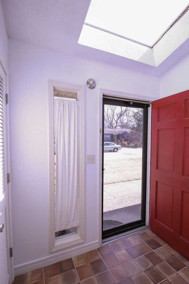 Photo - Charming Midtown Condo 2 Blocks From Brookside! Unit D