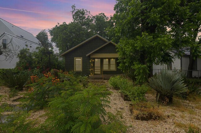 Photo - 1710 Haskell St House