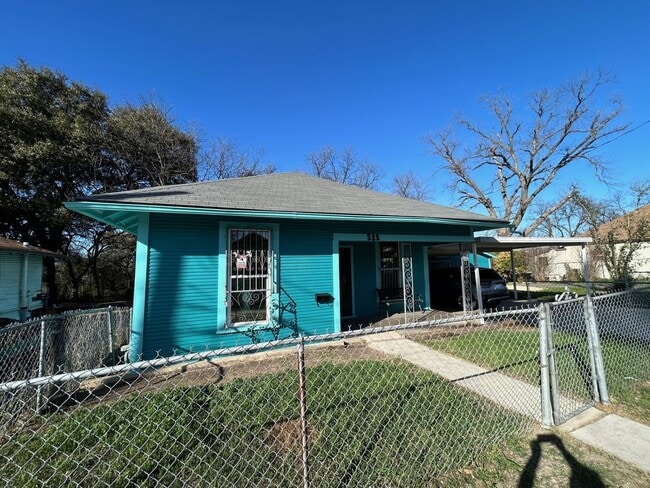 2BED/2BATH Charming Home Minutes from Down... - 2BED/2BATH Charming Home Minutes from Down...