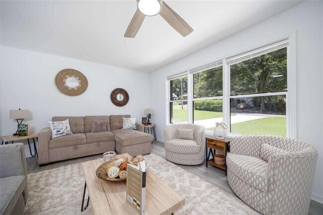 Photo - 2225 Sargent Pl SE