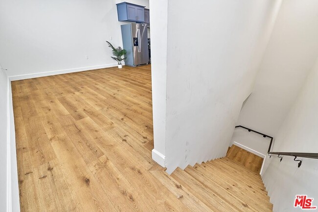 Photo - 14550 Burbank Blvd Unit 105