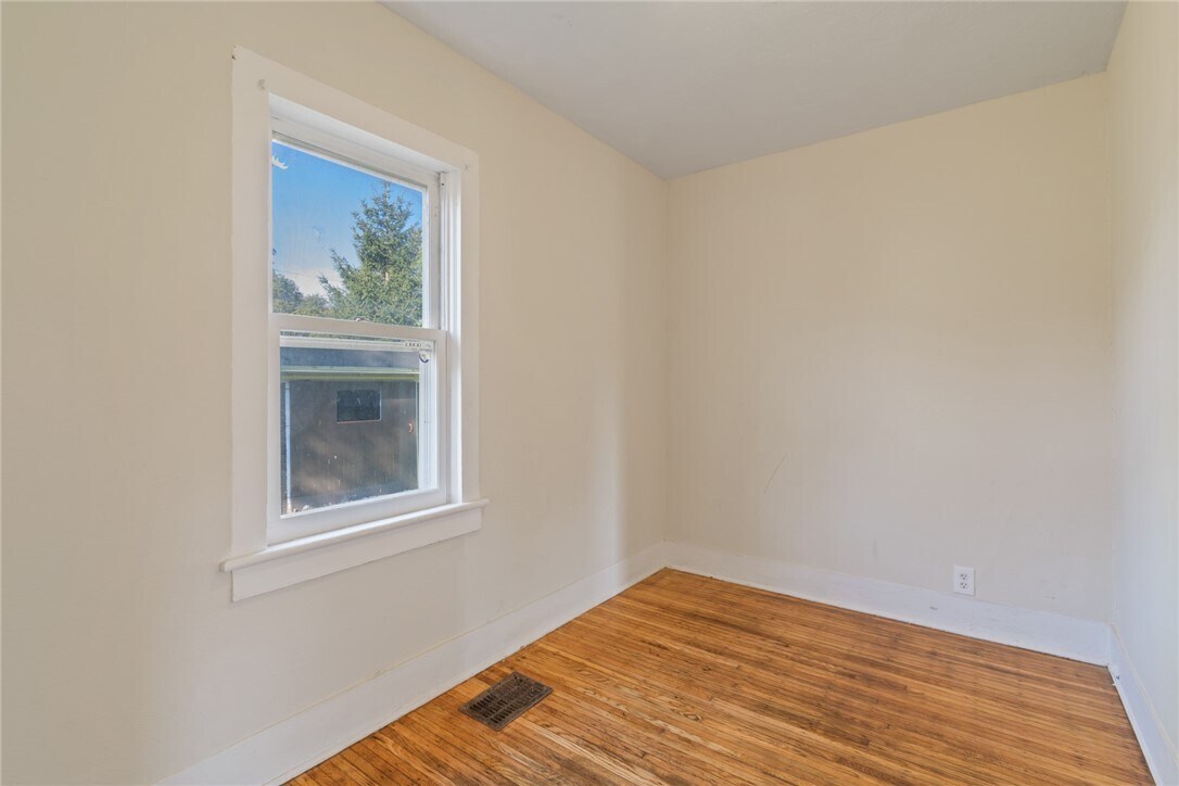 Photo - 250 Sanford St